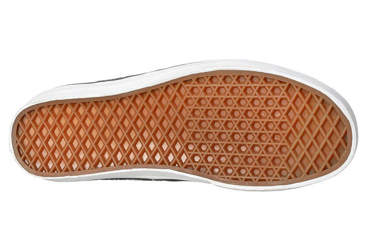 Shop Vans Era 休閒板鞋 棕白 腰果花