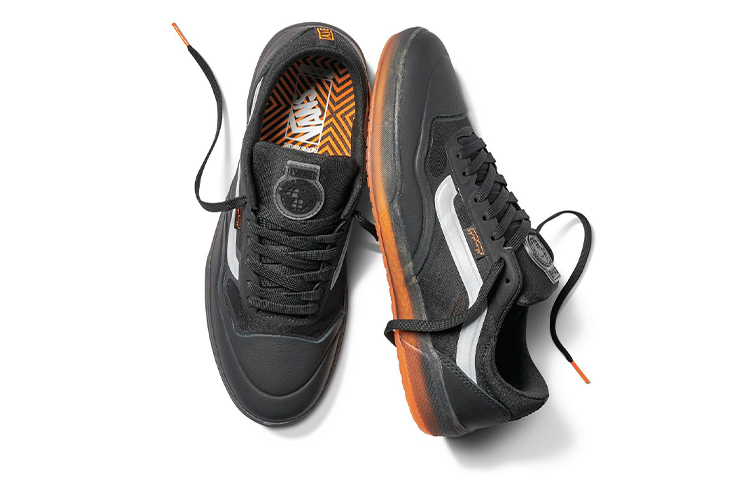 Lookbook Vans Fucking Awesome x AVE Pro Ltd ''Noir Orange'' VN0A5KS3411