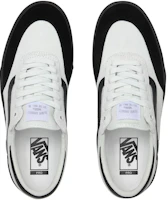 Shop Vans Gilbert Crockett Pro 2 'Hitam Putih' VN0A38COW7U