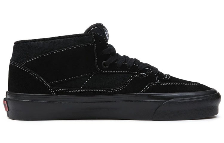 Order Vans Half Cab 33 DX 'Kulit Buaya - Hitam' VN0A5KX6BKA