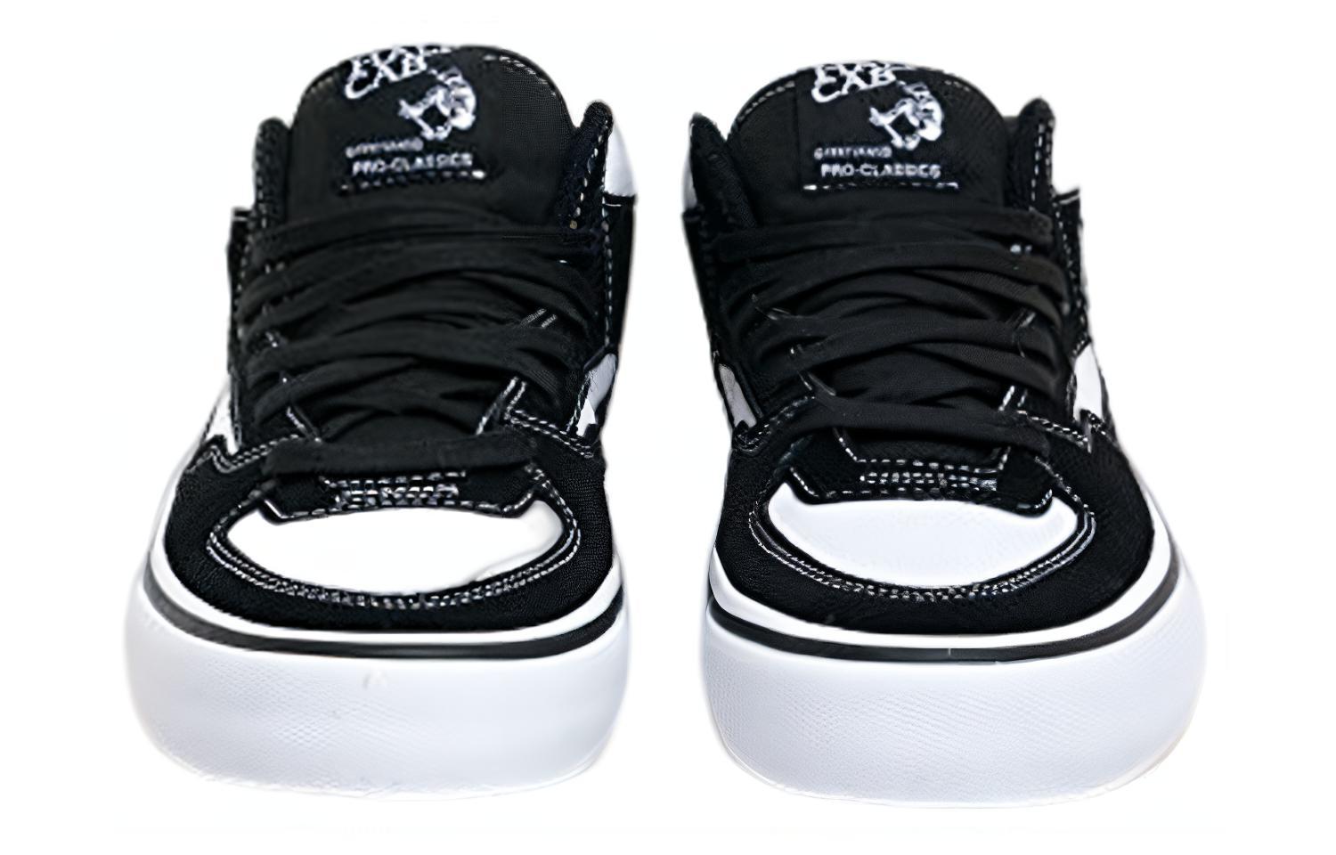 Lookbook Vans Half Cab Pro ''Noir Blanc'' VN0A38CPYX4