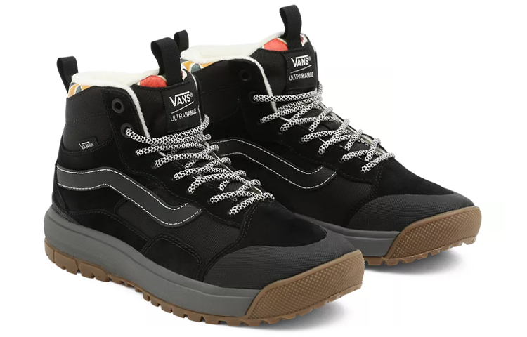 Lookbook Vans Hanna Scott Ultrarange Exo Hi MTE-1 Unisex Sneaker Schwarz. VN0A5KS5A6L