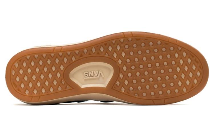 Shop Vans Lowland CC 'ブラックホワイト' VN0A5KYFBZW1 VN0A5KYFBZW1