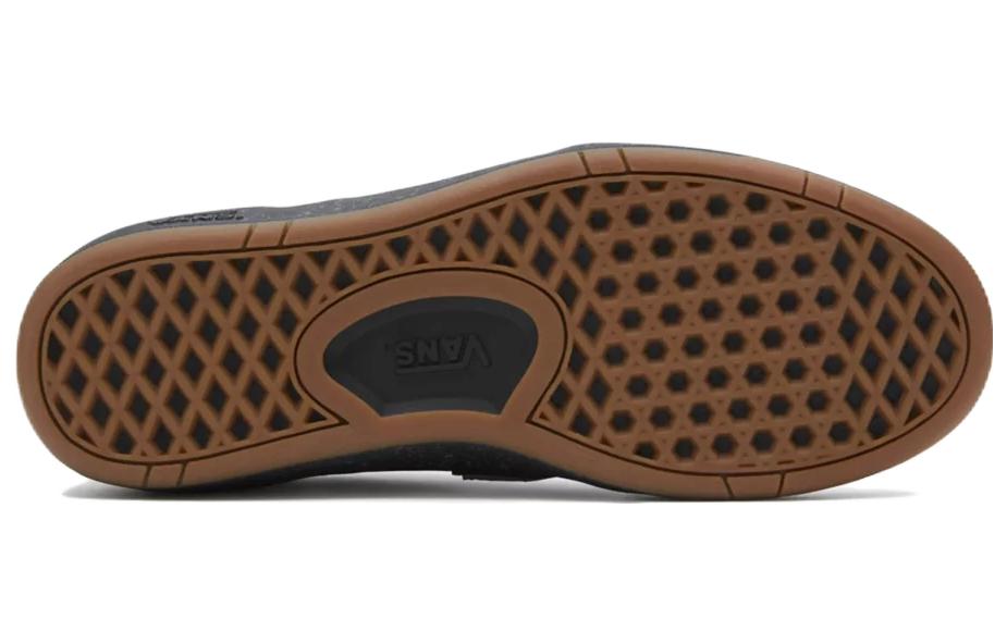 Shop Vans Lowland Comfycush 灰绿紫低帮鞋 VN0A7TNLVKS