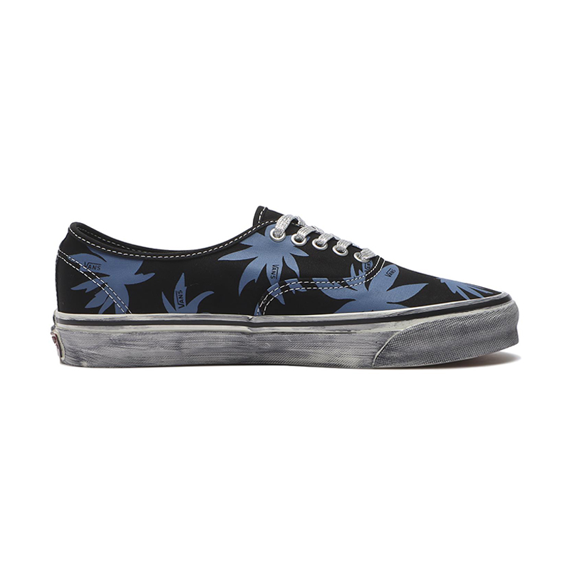 Shop Vans LX Authentic 44 Negro V160101004