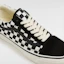 Shop バンズ LX オールドスクール チェッカーボード ブラック/ホワイト カジュアルシューズ VN000D56BZW