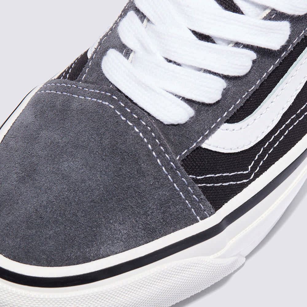 Shop バンズ LX オールドスクール スケートボード シューズ VN000D56239