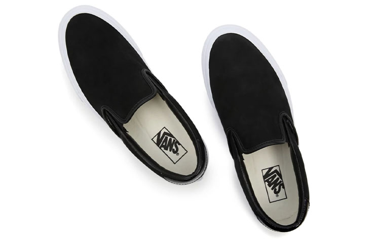 Shop Vans 哑光闪耀59懒人鞋 '黑白' VN0A38GUB5O