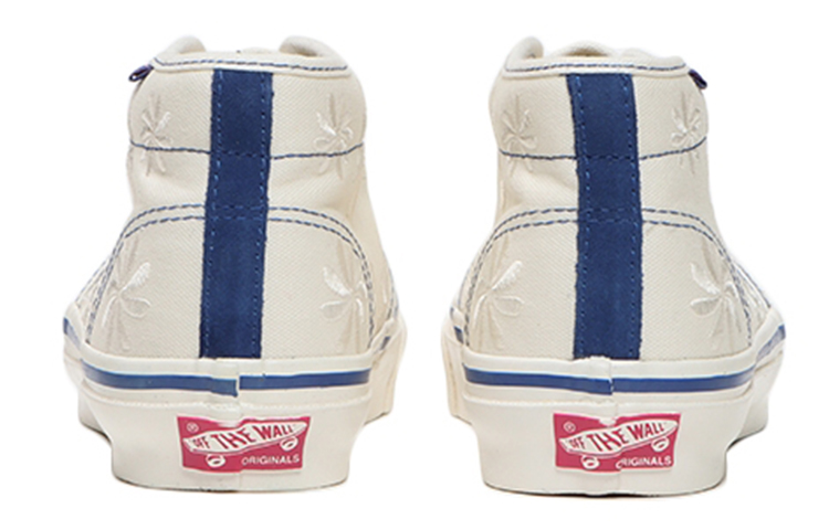 Shop Vans OG Chukka Boot LX 印花白色 VN0A5FBV4K4