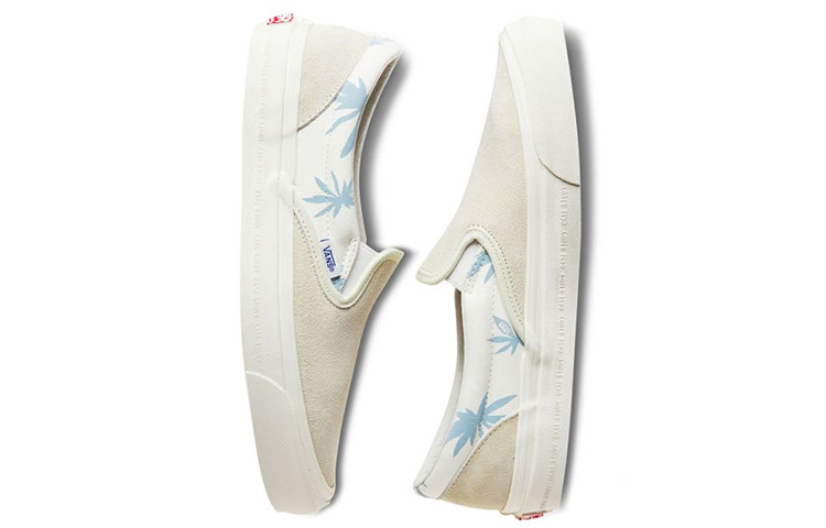 Shop Vans クラシックスリッポン LX グレー/ホワイト VN0A45JKVQK1