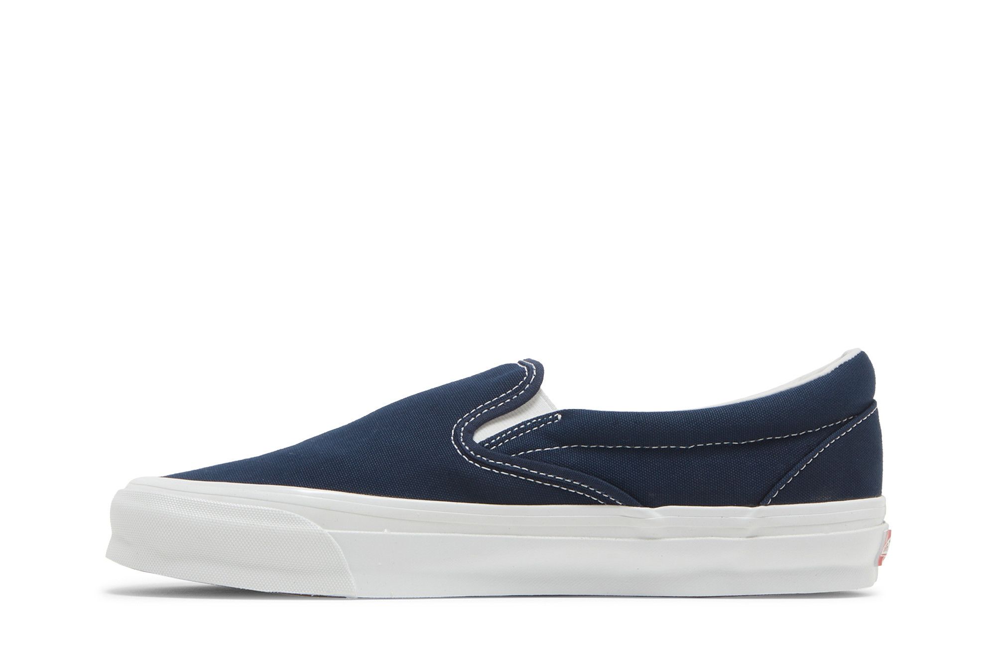 Shop Vans クラシック スリッポン LX ネイビー VN0A45JK1X7