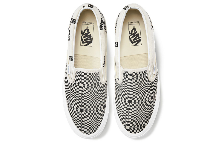 Shop Vans クラシックスリッポン LX "オプティカルチェッカーボード" VN0A45JK1Z3
