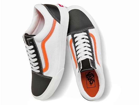 Vans Old Skool 休閒 低筒 滑板鞋 男女同款 黑白 Shop Vans Old Skool 休閒 低筒 滑板鞋 男女同款 黑白
