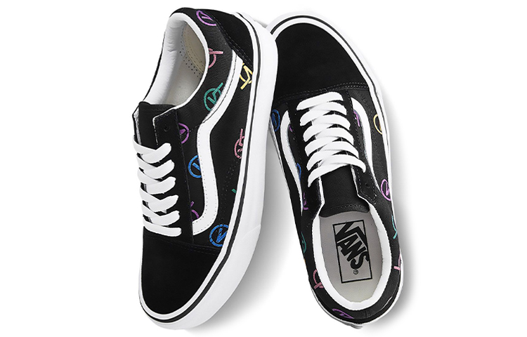 Shop Vans Old Skool 彩標 低筒 滑板鞋 男女同款 黑白