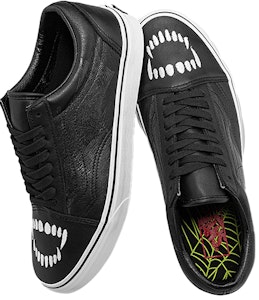 Vans Old Skool 舒適百搭 低筒 滑板鞋 男女同款 黑白 Shop Vans Old Skool 舒適百搭 低筒 滑板鞋 男女同款 黑白