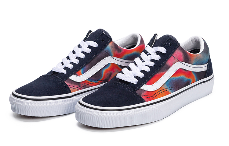 Shop Vans Old Skool 'Aura Gelap' VN0A4U3BWN0