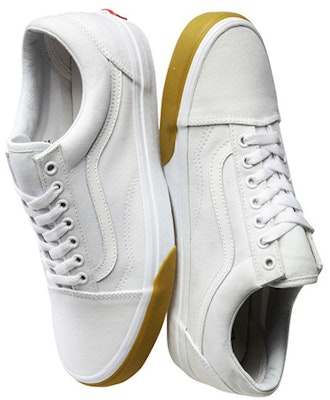 Vans Old Skool 'Gum Bumper - True White' Putih Asli VN0A38G1Q8R Shop Vans Old Skool 'Gum Bumper - True White' Putih Asli VN0A38G1Q8R