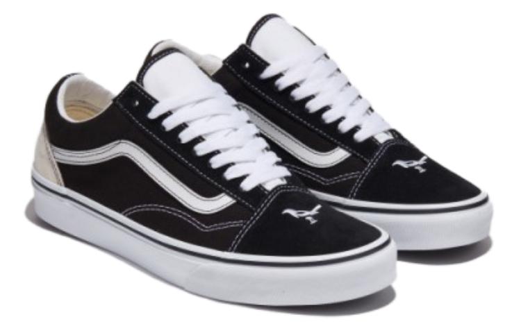 Shop Vans Old Skool 'Magpie Bird Hitam Putih' VN000CR5BPB1