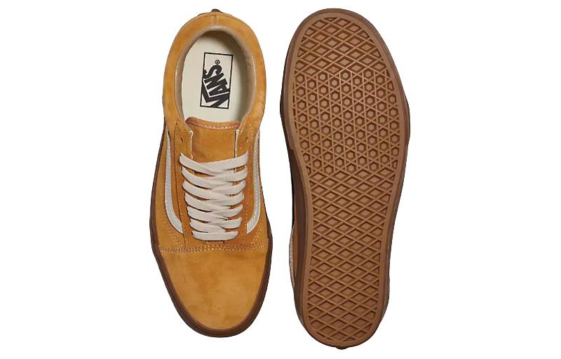 Shop ヴァンズ オールドスクール ピッグスエード (アンテロープガム) VN0007NT5QJ