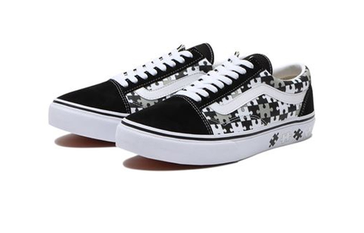 Lookbook Vans Old Skool 'Puzzle Hitam Putih' 617638-0001