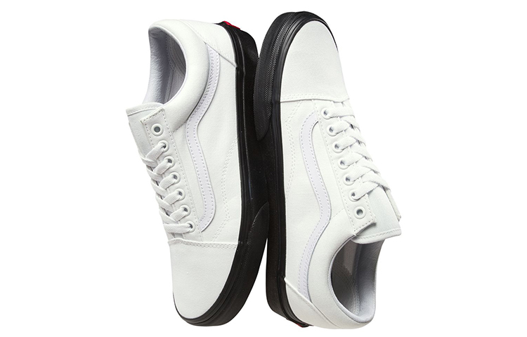 Shop Vans Old Skool 'Putih' VN0A38G1OB4