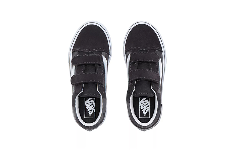 Shop Vans 经典低帮黑色滑板鞋 VN0A4BUVTZ6