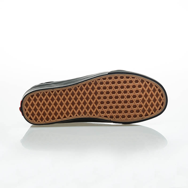 Shop Vans Old Skool 经典滑板鞋 V140105001