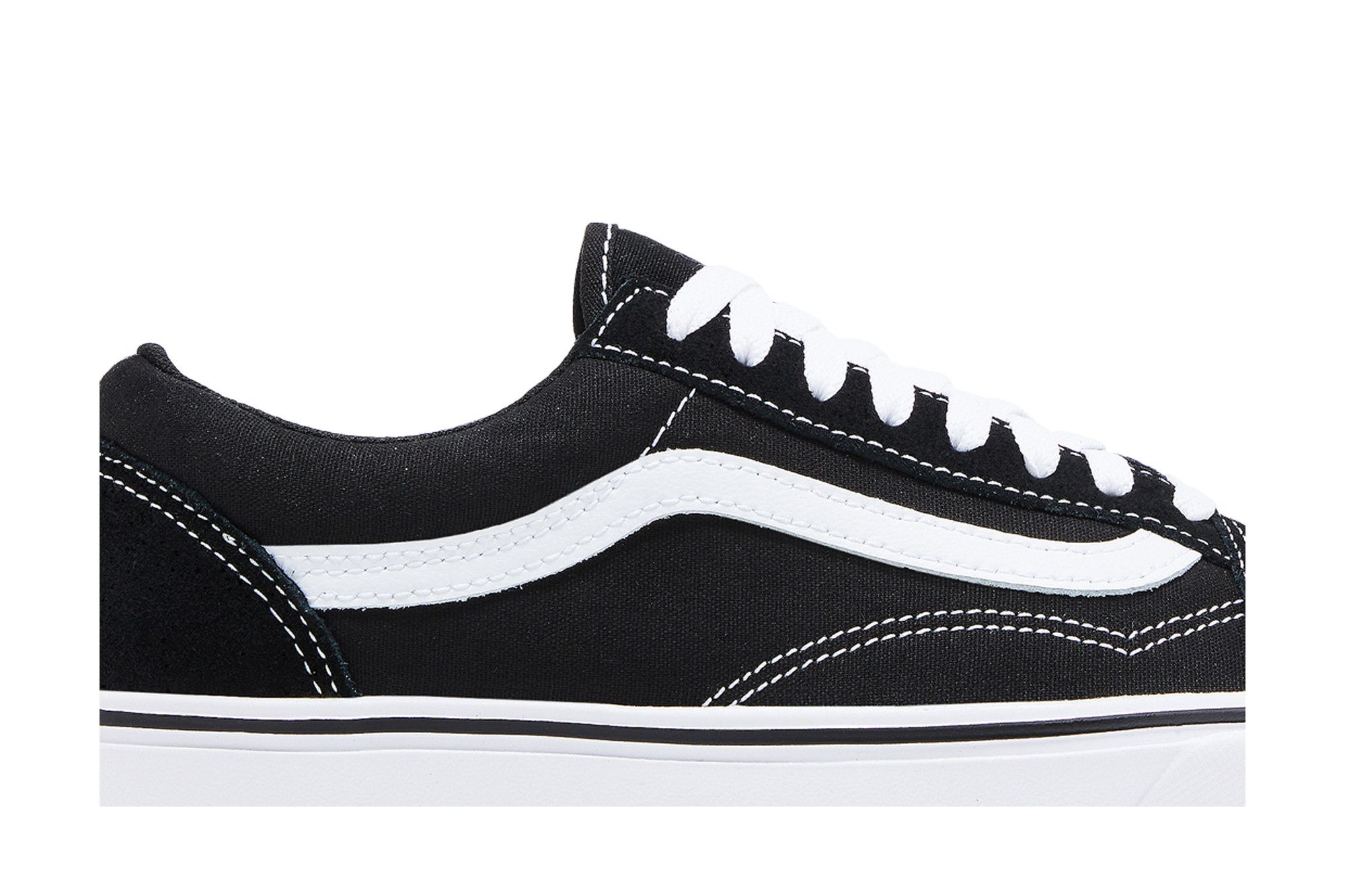 Shop ヴァンズ オールドスクール コンフィクッシュ (黒/白) VN0A3WMAVNE