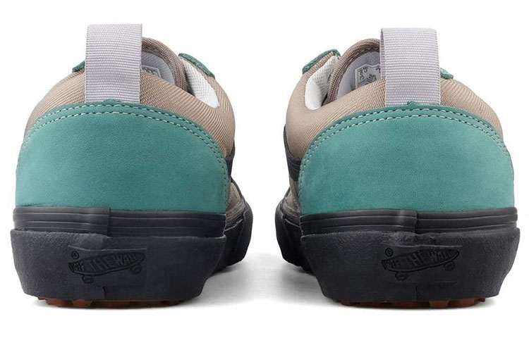 Shop Vans Old Skool GTX MTE 'Evergreen' Lelaki dan Wanita kasut sneakers. VN0A3MUPR1Z