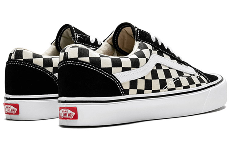 Shop Vans Old Skool Lite 格子低幫板鞋 男女同款 黑白