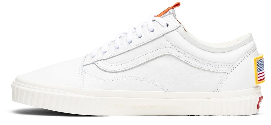 반스 올드스쿨 NASA 우주탐험가 트루 화이트 VN0A38G1UP9/VN0A38G1UP91 Lookbook 반스 올드스쿨 NASA 우주탐험가 트루 화이트 VN0A38G1UP9/VN0A38G1UP91