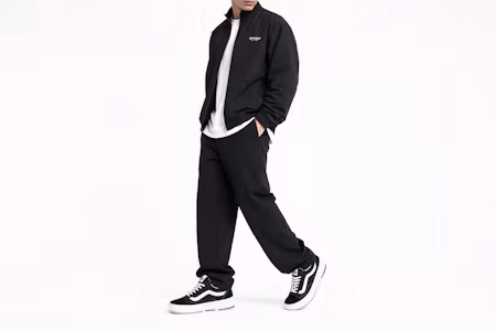 Order Vans Old Skool Overt ComfyCush ''Schwarz Weiß'' VN0A7Q5EBA2
