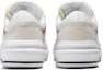 Shop Vans Old Skool 休閒舒適百搭防滑耐磨低幫板鞋 男女同款 米白紅