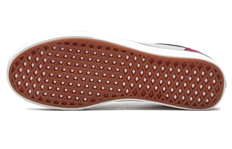 Shop Vans Old Skool 透氣耐磨防滑低筒休閒板鞋 紅灰