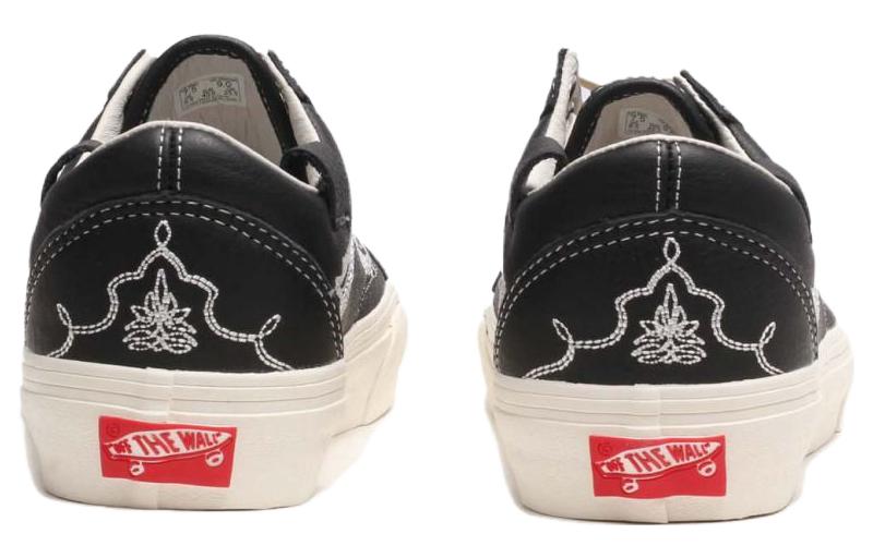 Shop VansオールドスクールVLT LX x シェーン・ゴンザレス (黒白) VN0A4BVF1KP1