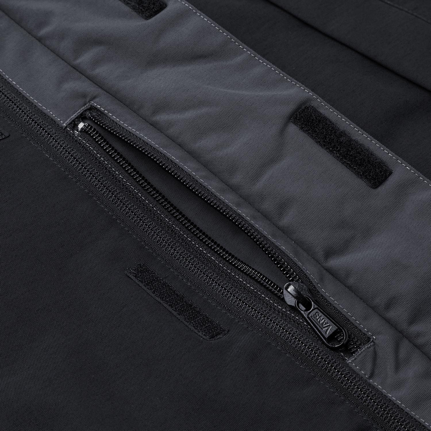 Details for Vans Sudadera Deportiva Casual Outdoor con Cremallera Negra/Gris Oscuro. VN0009UFKOU