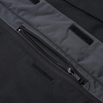 Vans Sudadera Deportiva Casual Outdoor con Cremallera Negra/Gris Oscuro. VN0009UFKOU Details for Vans Sudadera Deportiva Casual Outdoor con Cremallera Negra/Gris Oscuro. VN0009UFKOU