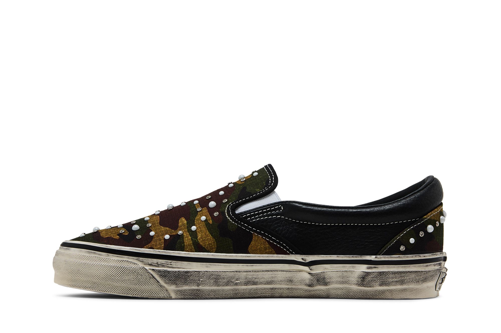 Shop Vans LX Classic Slip-On 98 Pack Perlado Camo Negro VN000D9PCAK