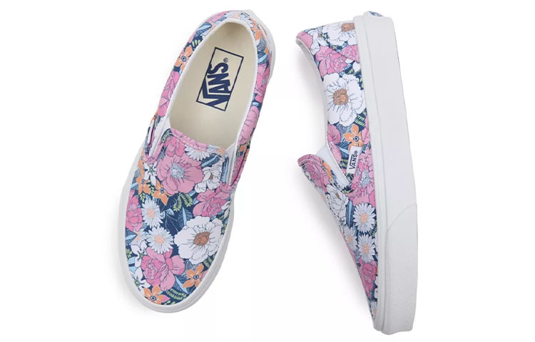 Shop ヴァンズ レトロ花柄スリッポン ピンク/ブルー VN0A5JMHB0G