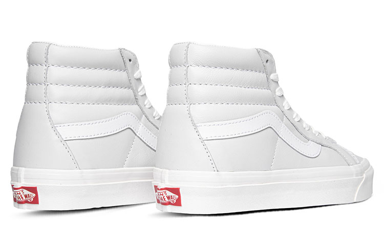 Shop Vans SK8-Hi 38 DX 高筒休閒板鞋 女款 白