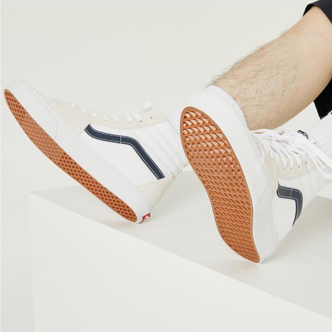 Shop Vans Sk8-Hi クラシックスポーツ (ドレスブルー) VN0A32QG9YG