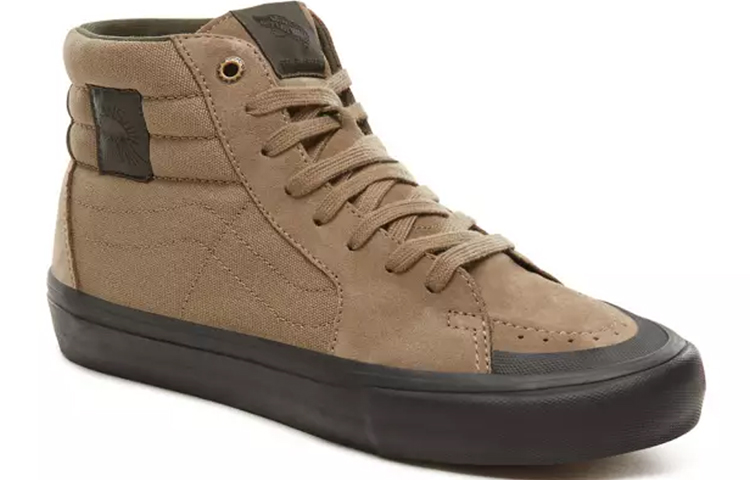 Lookbook Vans Sk8-Hi Pro '达科塔·罗奇' VN000VHGU23