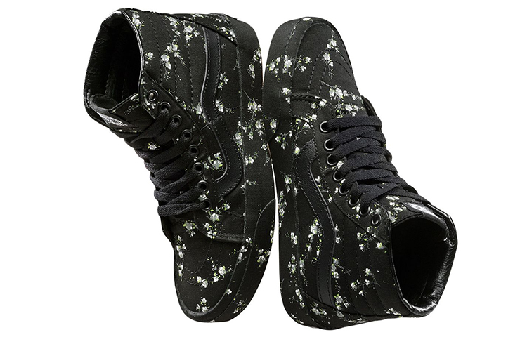Lookbook Vans Sk8-Hi 復刻版「午夜花卉 - 黑色」VN0A2XSBUKJ
