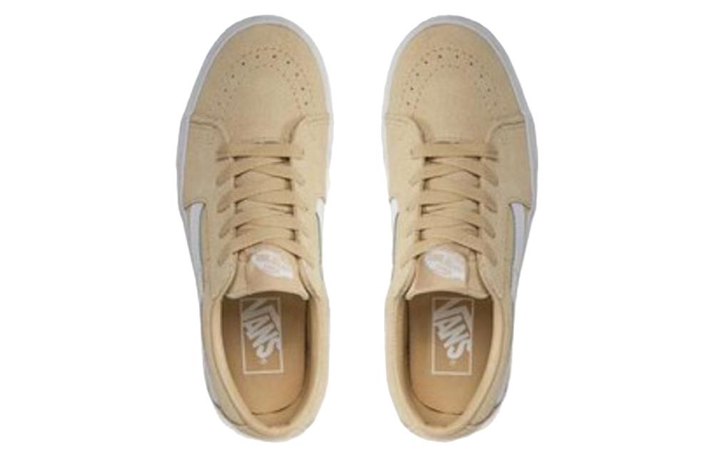 Shop Vansスケートロー コージー スエード (グレーベル) VN0009QRGRX