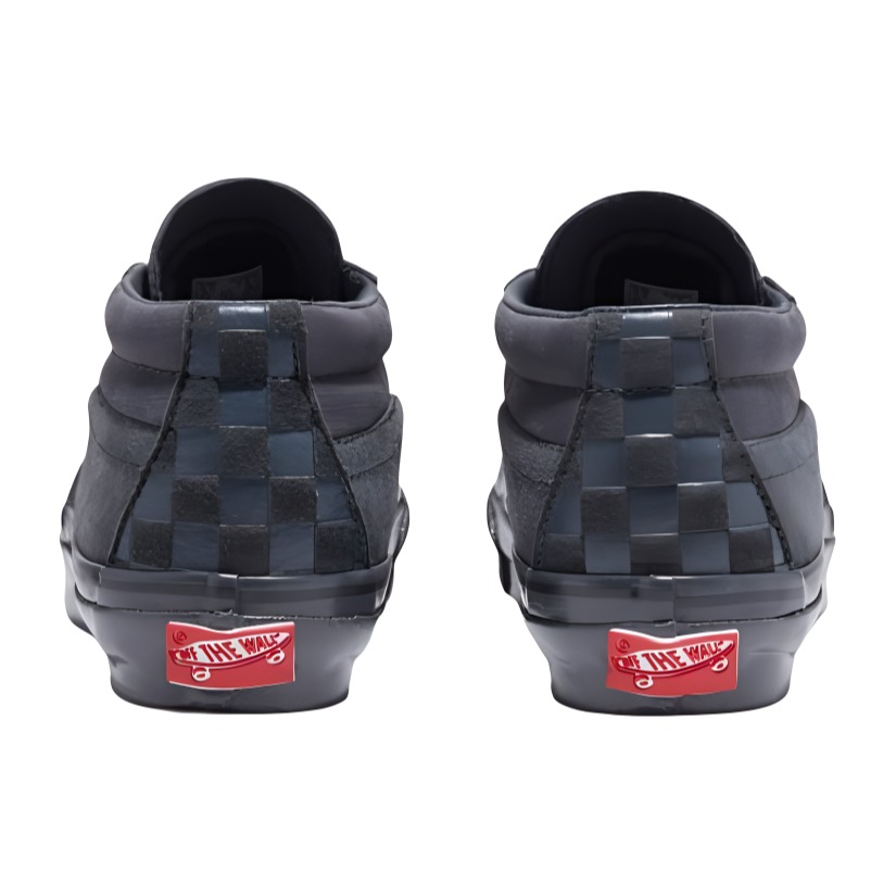 Shop 万斯 Sk8-Mid Reissue 83 MG 'TDC 铁门' 休闲鞋 VN000E7JM8M