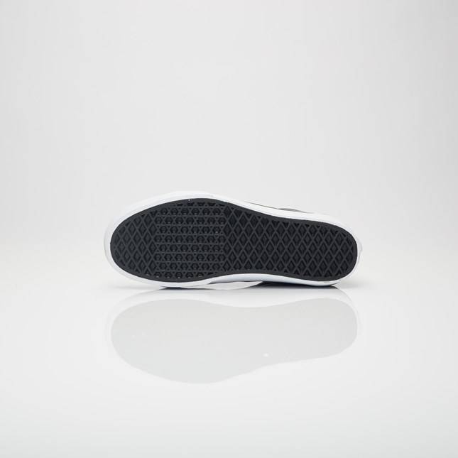 Shop Vans Sk8 Hi无鞋带平台Karl Lagerfeld绗缝黑色版 VN0A3DQ7OEL