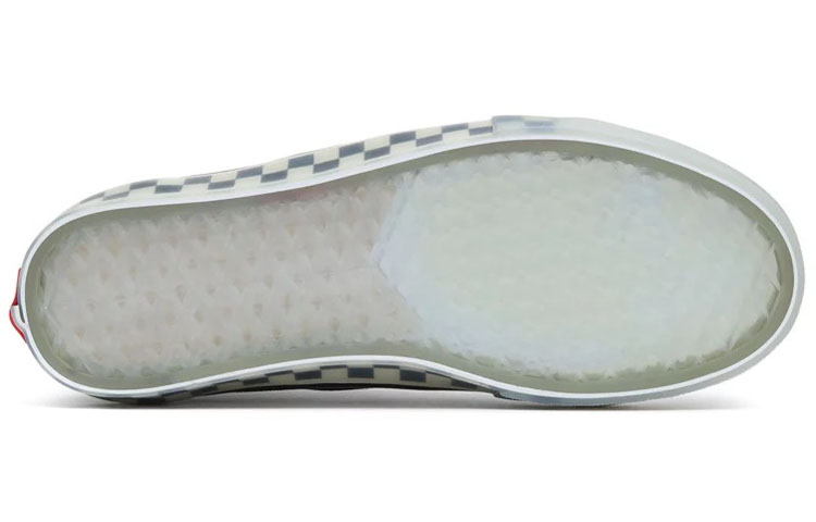 Shop Vans スケート オールドスクール 半透明ラバー (Vans Suke-to Ōrudosukūru Hantōmei Rabā) VN0A5FCBBCQ