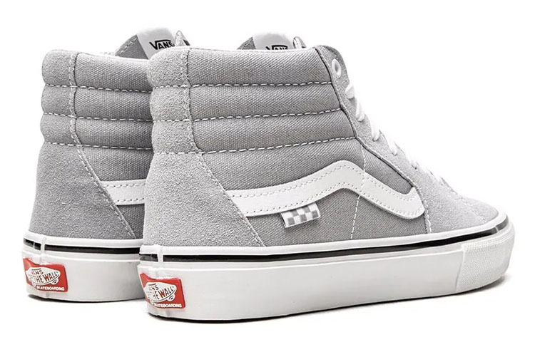Lookbook Vans 滑板 Sk8-Hi 高筒休閒鞋 男女皆宜 灰白色