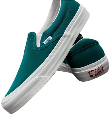Vans Slip-On 'Biru Teal Putih' VN000ZMRFR7 Lookbook Vans Slip-On 'Biru Teal Putih' VN000ZMRFR7