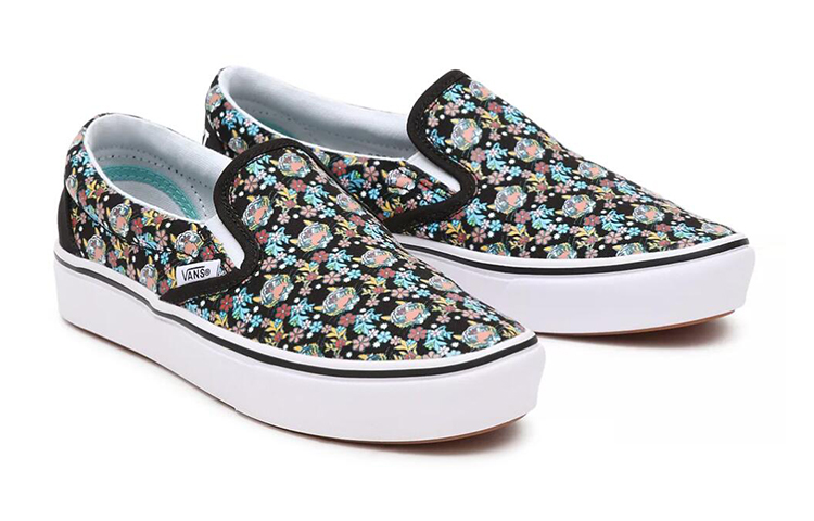 Lookbook Vans Slip-On Negro VN0A4UUB9AA
